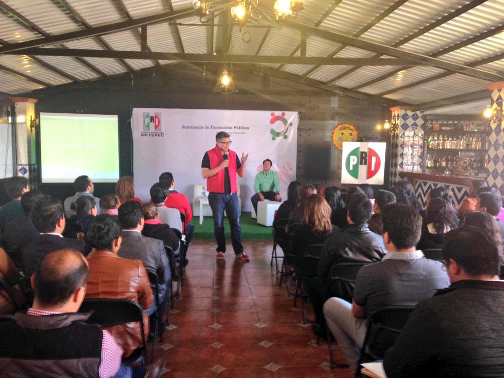 MetepecPRI's tweet photo. Damos la Bienvenida a @CJamesBarousse Presidente de @RJXMex a Metepec dentro de #SFP2015 http://t.co/ZXUvaMfPG2