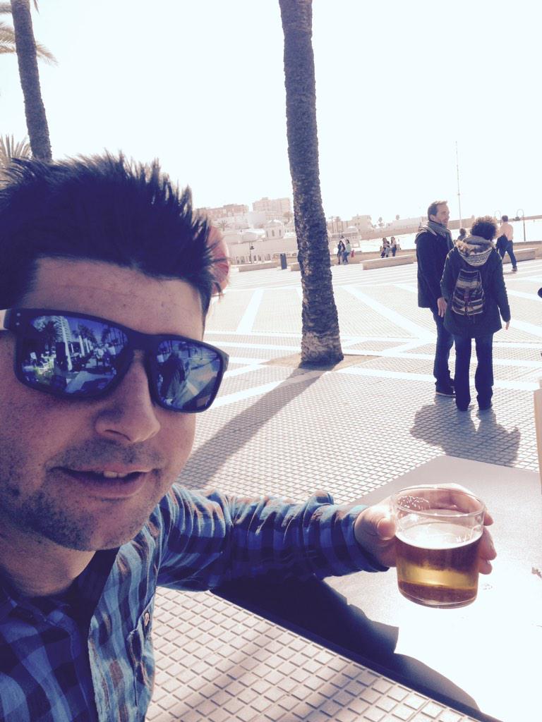 rojo1049's tweet photo. Sol, caleta y rubia🍺 http://t.co/zbIeR0PBbr