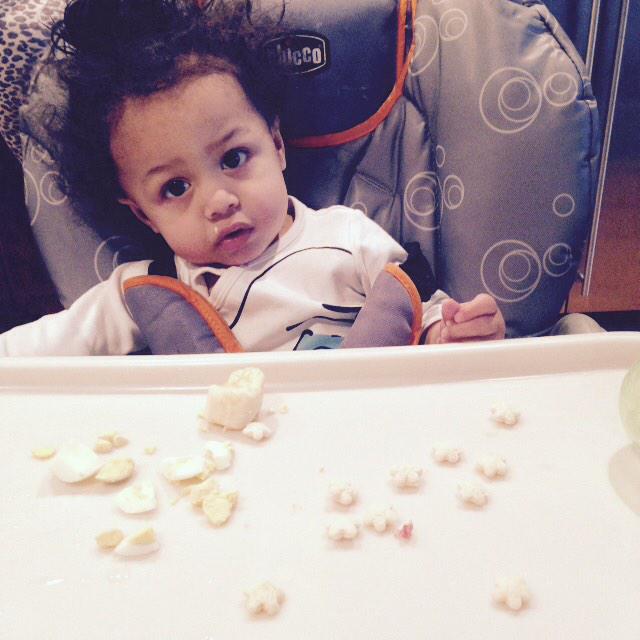KhrystiHill's tweet photo. When your mom ain't eating meat right now and you can't eat it either... Tuh 👶 http://t.co/tEM92eje4S