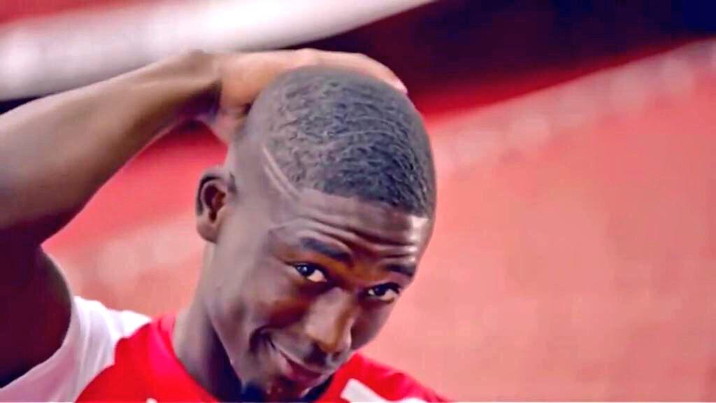 Palace 1-2 Arsenal Swansea 2-1 Man United Chelsea 1-1 Burnley disitu kadang saya merasa senang xD  "