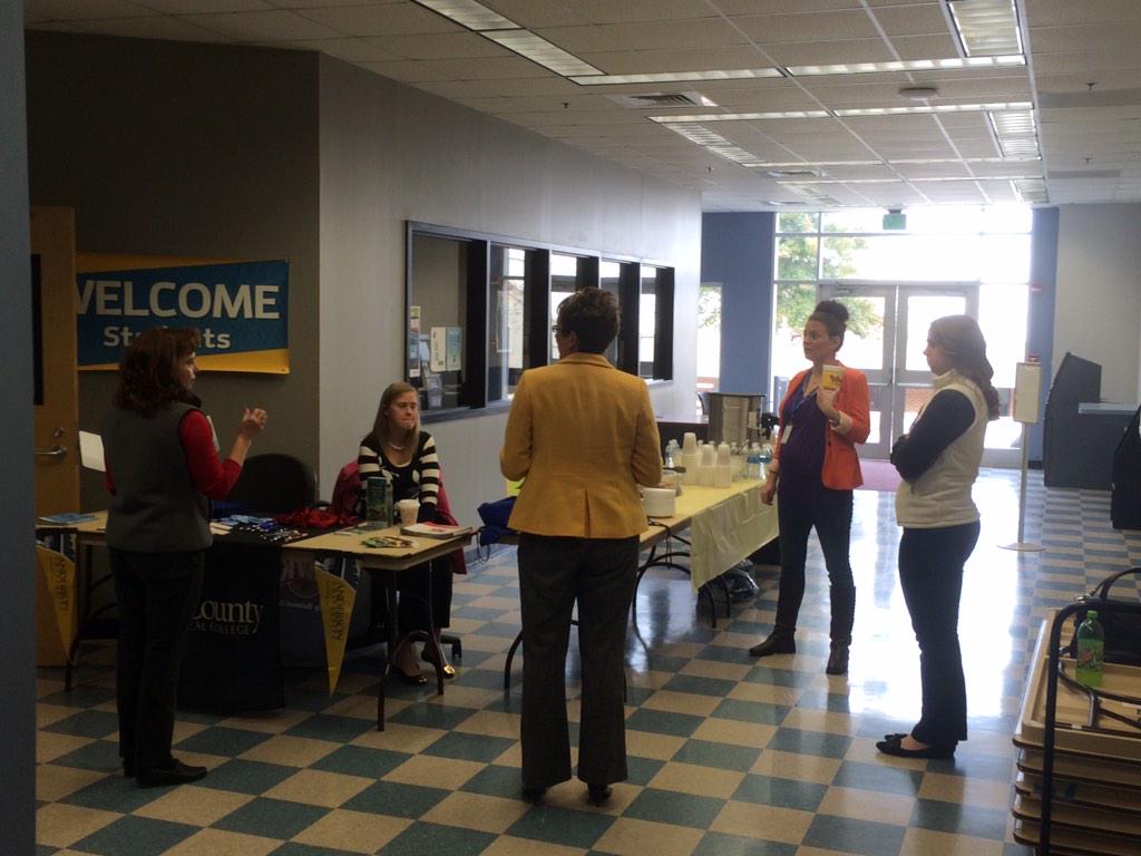 LifeWithChick's tweet image. Finishing up #CollegeGoal. Thx volunteers from AU, CU, and TCTC! #sccango @AuntFae @ClemsonFinAid @AndersonUniv