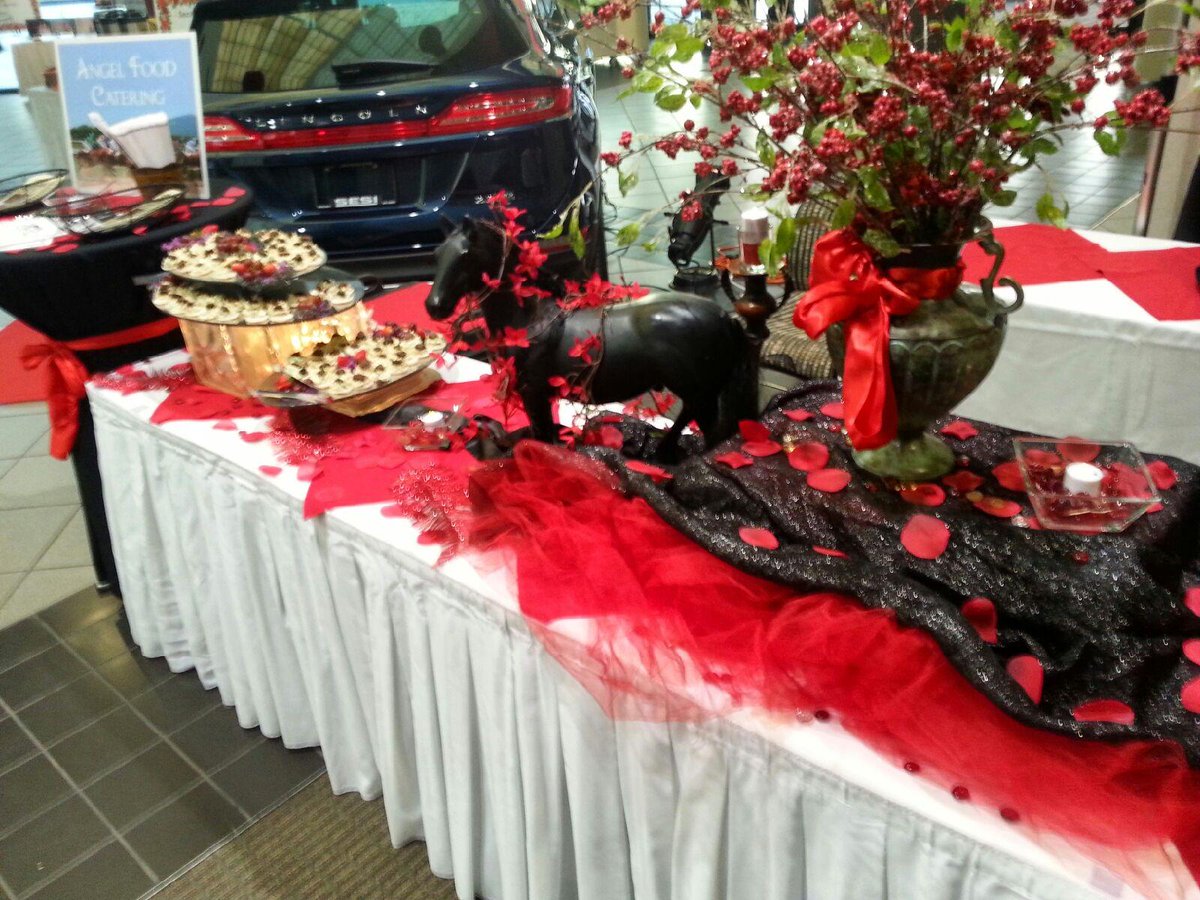 AngelCaterInc's tweet photo. Angel Food Catering #KentuckyDerby #themedparties Let us hel bring your #event too life! http://t.co/TD64XAsxcP
