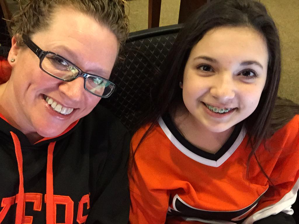 shifrylo's tweet photo. #flyersselfie http://t.co/nlYJ2Xccou