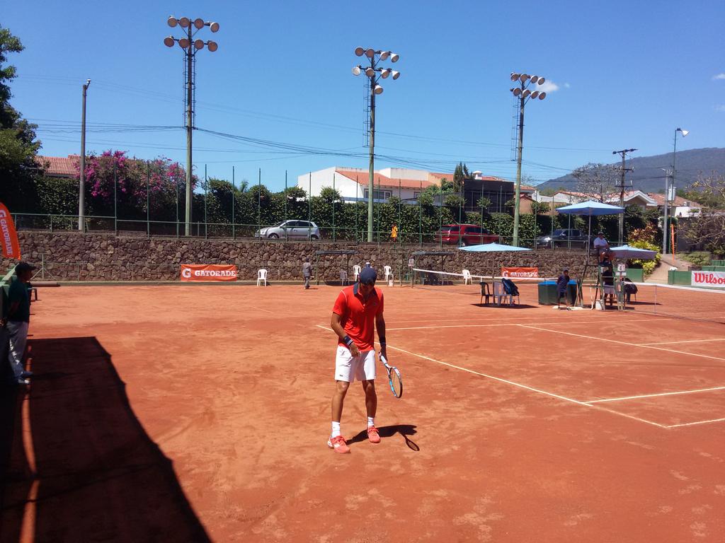 elgraficionado's tweet photo. RT @GraceCrayola: David Souto gana, en el primer set, 4-1 a Marcelo Arévalo en la final del #OpenMaya de tenis. http://t.co/SVDdP4t2zG