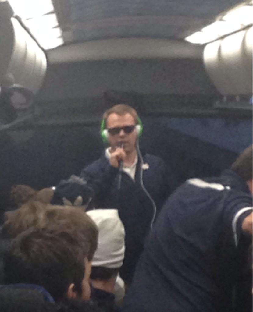 highbouncers's tweet photo. The poor freshman didn't stand a chance..new strength coach Kevin Enchelmeyer just crushed it #CurlsInTheSquatRack http://t.co/vHHGbq1Y4Y
