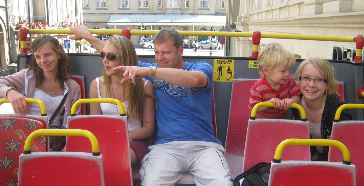 SD Card find in Rome, #RT please to #help me to find this family for they get back their photos? #FindTheFamily