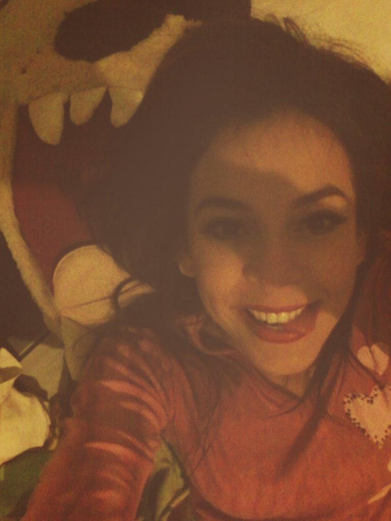 MyQueenJommyta's tweet photo. Simplemente ella...---> @Jommyta Gracias x esas sornisas robadas de mi rostro. http://t.co/uAW8hRuGhN