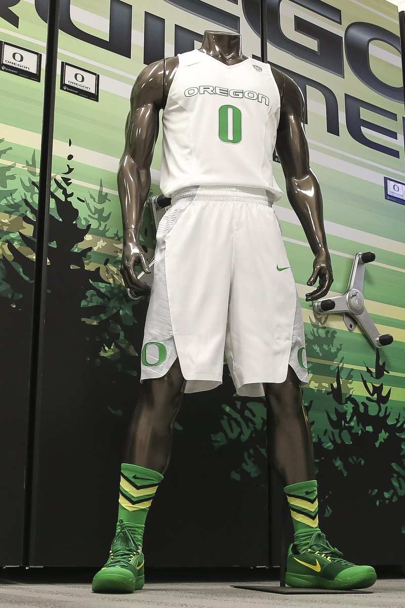 We are ready for <a href="/OregonMBB/">Oregon Men's Basketball</a> for senior day tmmrw w/ new <a href="/nikebasketball/">Nike Basketball</a> Uni. Get tics here ev10.evenue.net/cgi-bin/ncomme…