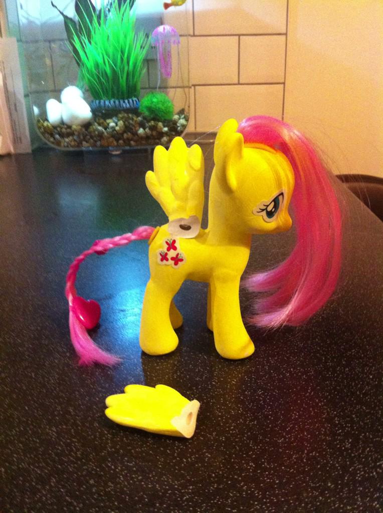ventouxclimber1's tweet photo. Tears at home as #mylittlepony has broken #prayforroo http://t.co/isr8EqHGsa