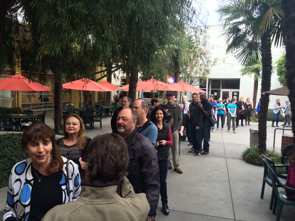 DanielHenningLA's tweet image. The line to express yourself! Save Intimate Theatre. #Tplla #ILove99 #lathtr