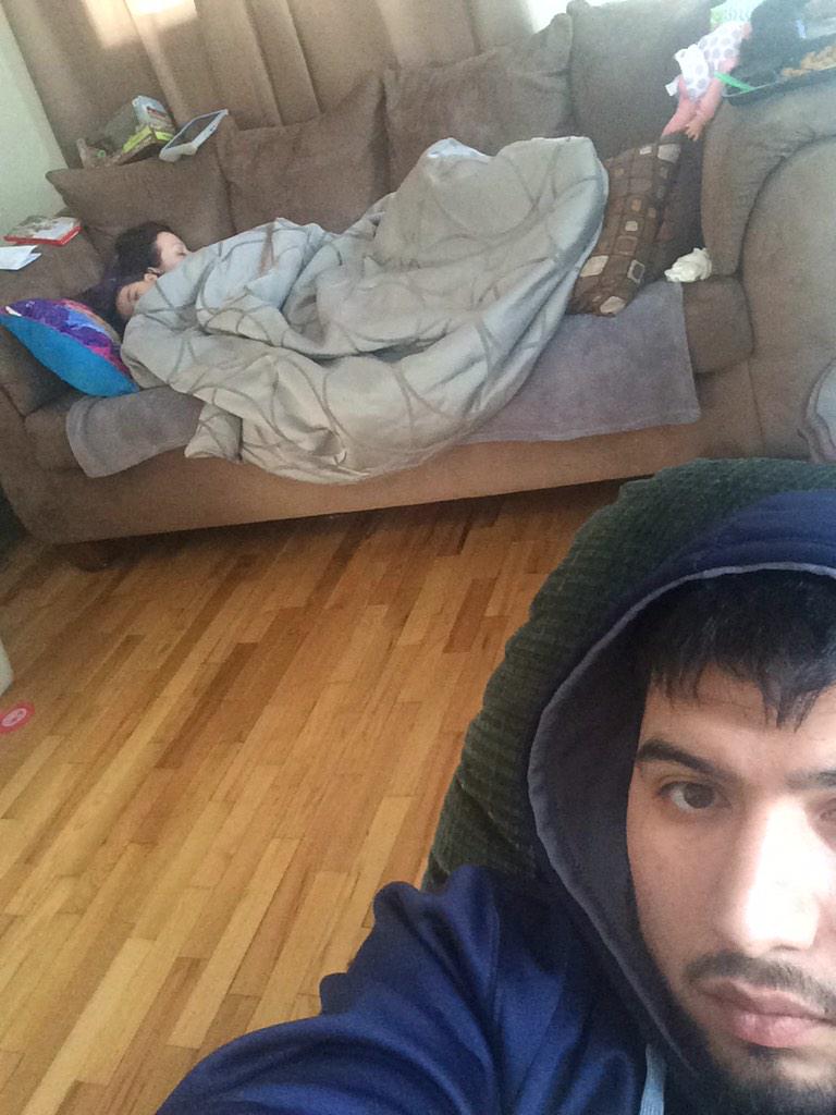 rambot21's tweet photo. This is why I always be tryin to hoop all the time. Cuz people be sleeping all day. #bored #lazysaturday #letshoop http://t.co/rJpnIoJaTw