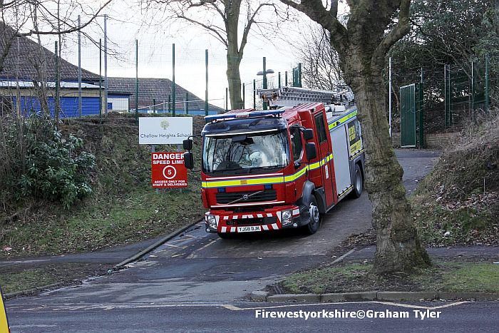 Firewestyorkshi's tweet photo. #ChemicalAlert at #BradfordSchool today at Chellow Heights School on Netherlands Avenue http://t.co/ylGrJ88Uz3 http://t.co/O8yv9nqwrm