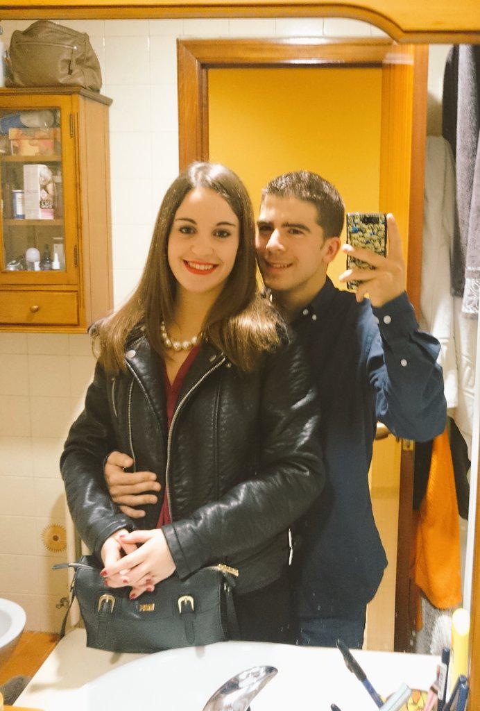 rioja90's tweet photo. Después de 1 hora esperando a que la señorita @Laura_Manero se prepare, nos vamos 😜😜 http://t.co/WUb72jk997