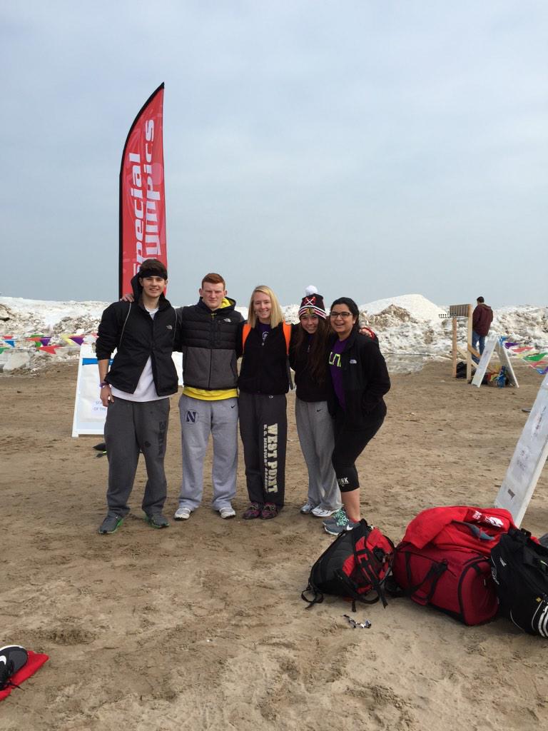 dgNzone's tweet photo. Before and after the #PolarPlunge #Seniors15 #DGNzone http://t.co/JsUcX954Ik