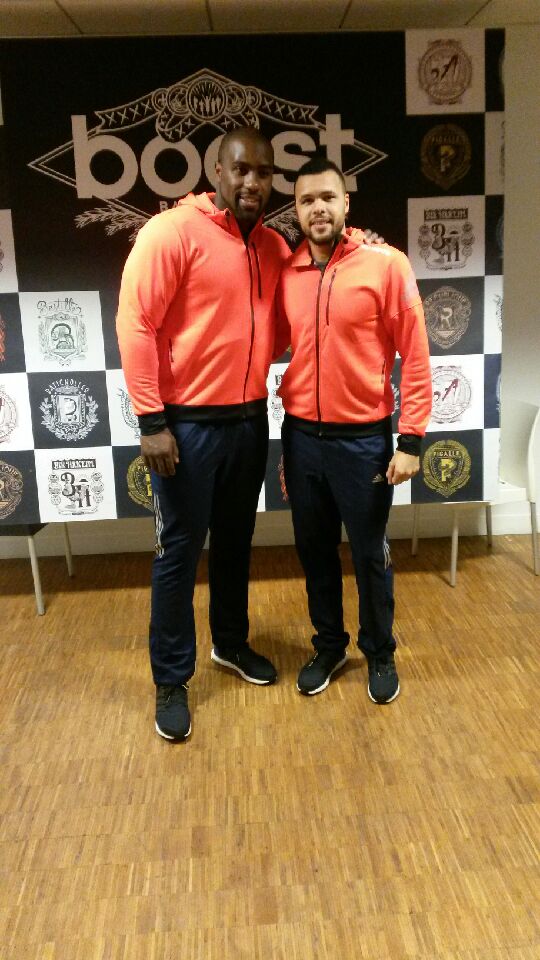 AdeleBiloamag's tweet photo. Alala les beaux goss Si'i si! !!belle soirée! !# boostparis http://t.co/sbVYlqeNle