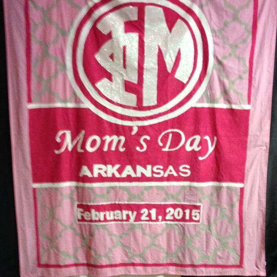 Mom's Weekend @UofA!!
Rachele helped with this banner. She makes me proud.Happy to be a Phi  Mu Mom!!