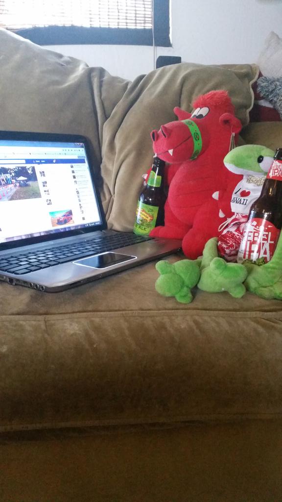 ultratechdog's tweet photo. GUS and UMUK are enjoying the updates on UMFL.  Keep up the great work athletes,  crews and staff. #ultramanlive http://t.co/1X9hc6rQpq