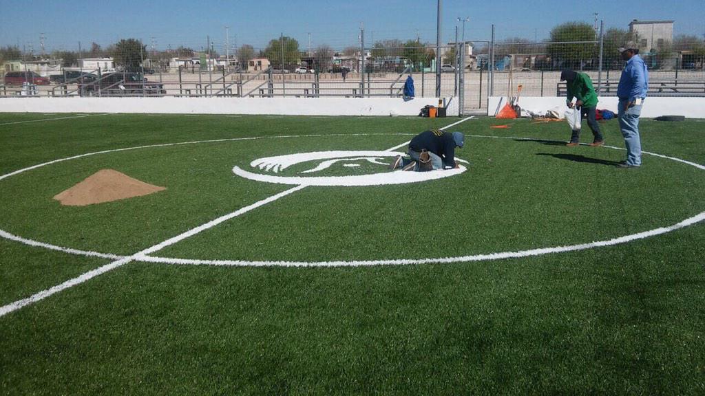 PURONJOHNSTON's tweet image. Así va quedando el nuevo campo de Fútbol~Rápido ahora para los vecinos de #Acoros de #PiedrasNegras @rubenmoreiravdz