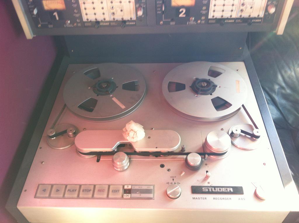 137rocks's tweet image. @tpotstudio Cracking afternoon with Robin Wynn Evans.Certainly didn't expect half inch tape to make an appearance!