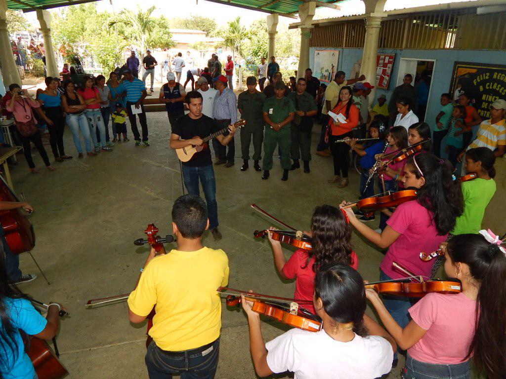 <a href="/NucleoElSocorro/">Núcleo El Socorro</a> celebrando #ElSistemaCumple40 Jornada Humanitaria de El Socorro @SibciGuarico <a href="/uhcarola/">Carola Martinez</a> <a href="/elsistema/">El Sistema</a>