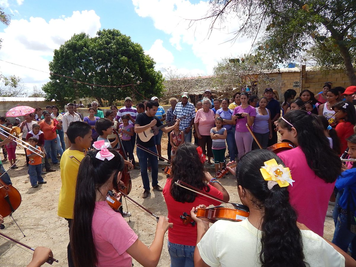 <a href="/NucleoElSocorro/">Núcleo El Socorro</a> demostrando fruto del trabajo al pueblo #ElSistemaCumple40 <a href="/elsistema/">El Sistema</a> <a href="/uhcarola/">Carola Martinez</a> <a href="/RubenUrdanetaC/">Rubén Urdaneta</a>