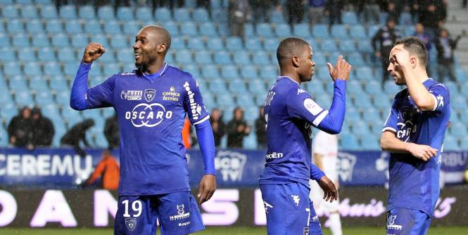 lequipe's tweet image. Caen et Bastia, c'est de la dynamite lequi.pe/1D38067