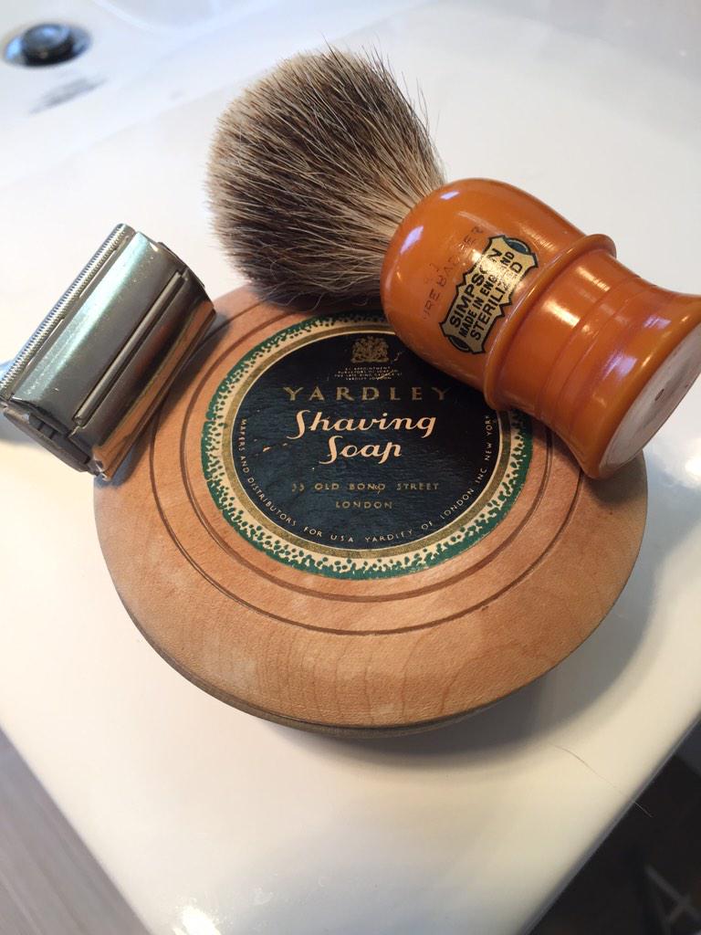 Great SOTD with vintage Yardley - <a href="/AESimpson1919/">Simpson Brushes</a> do a great job with reknots as you can see! #wetshaving