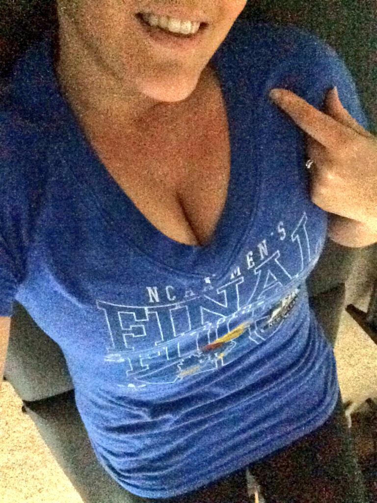titsmcgeekc's tweet photo. I've got spirit, yes I do! #RockChalkJayHawk #kubball #BeAJayhawk #halftime @KUboobs @theCHIVE @collegeboobs http://t.co/YWCecsWMGY