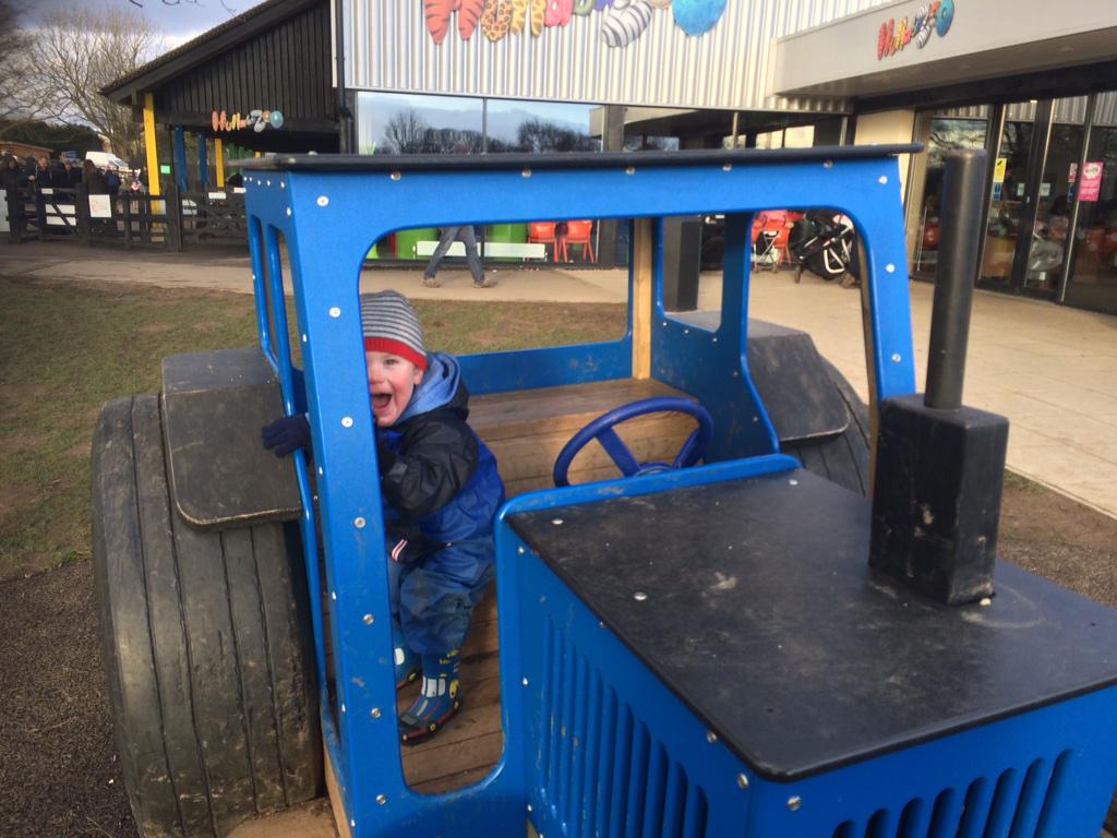 Fredsfowler's tweet photo. Awesome Birthday out for Grandma Fowler at @ZSLWhipsnadeZoo with @kimwatkins82 @janefowler @badger_uk #splash http://t.co/gb9cXwmRHw