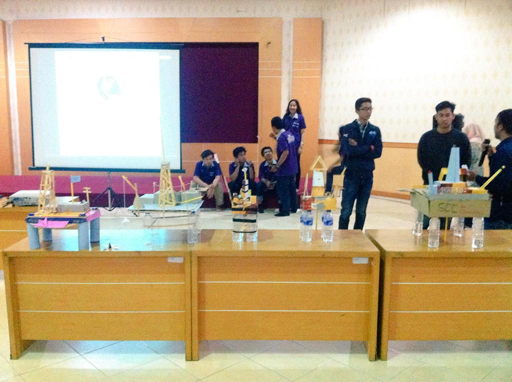 IPEE2015_'s tweet photo. Inilah hasil dari Oil Rig Design yang telah diselesaikan oleh para peserta! Congrats guys! @SPE_ITS @SEGSC_ITS #IPEE http://t.co/yulJuNhynh
