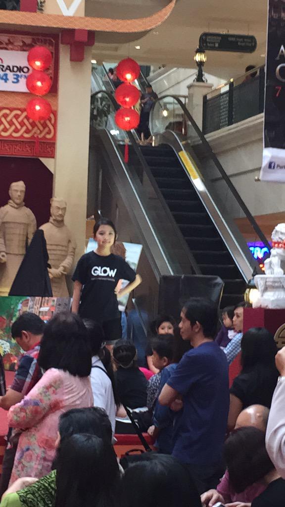 Lia_JuniorMCI's tweet photo. Doain ya LiAlways, aku bisa peragain baju Bunda @Anne_Avantie dlm charity events🙏😊. #fashion #catwalk #hobby #passion http://t.co/7JKM1n1A33