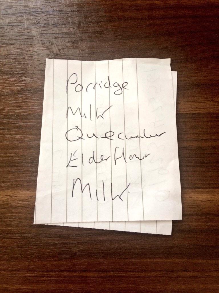 LouisaReadxx's tweet photo. Come across my mothers shopping list... Don't know whether to laugh or cry 😂 quecumber?! #ohshazza http://t.co/S0gqr3EI4q