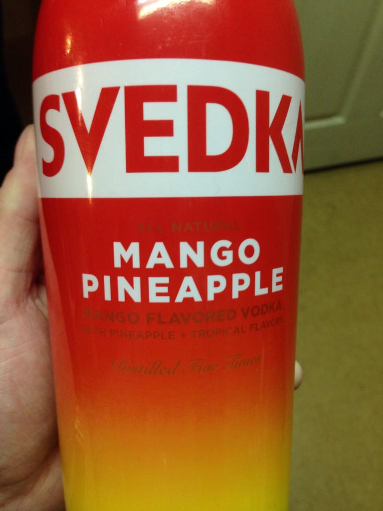 MKY301's tweet photo. " it's so much better then blue raspberry burnetts it's mineapple!" -C🔔 http://t.co/EMMRijUyW4