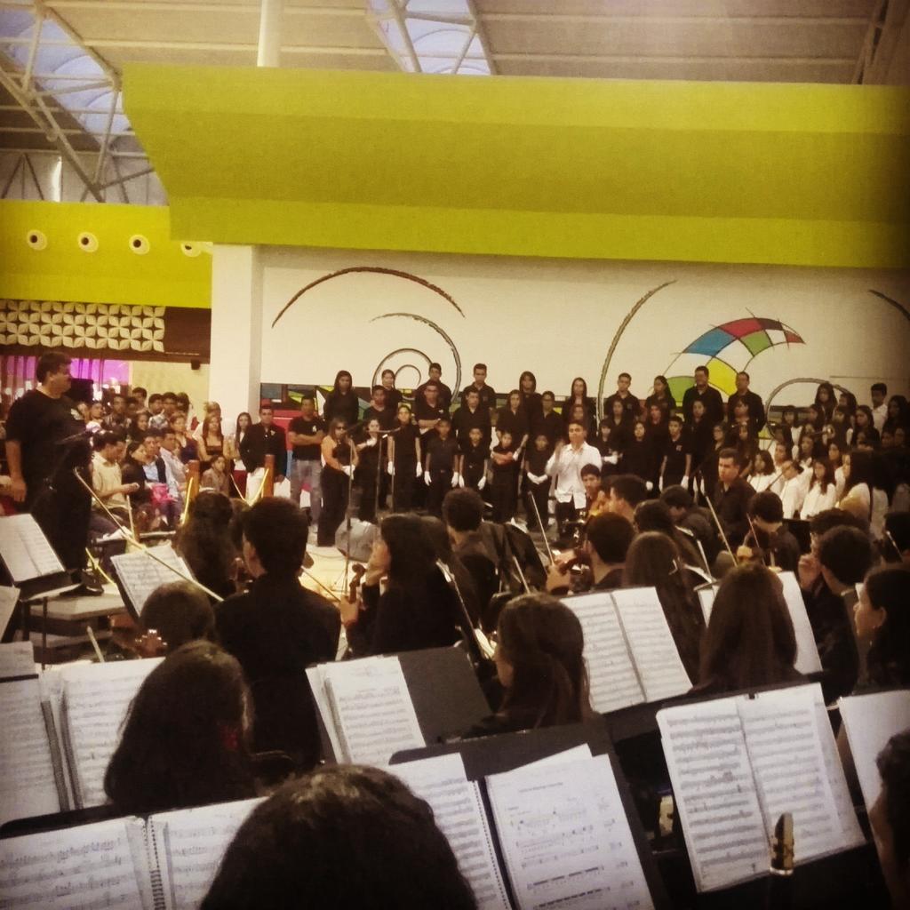 bellaayala71's tweet photo. #ElSistemaCumple40 @elsistema @fosjiem ... Concierto final<3 http://t.co/PLTzMzYPjp