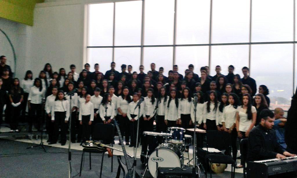CoroSinfonicoJM's tweet photo. Presentación del @CoroSinfonicoJM en el cierre de la #FiestadelMillon #Merida #elsistemacumple40 @fosjiem @elsistema http://t.co/q11MKXwjJr