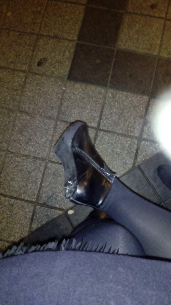 Xusa08's tweet photo. Mi noche se resume en: TACÓN PUNTA TACÓN PUNTA TACÓN PUNTA http://t.co/eMikTSfsds