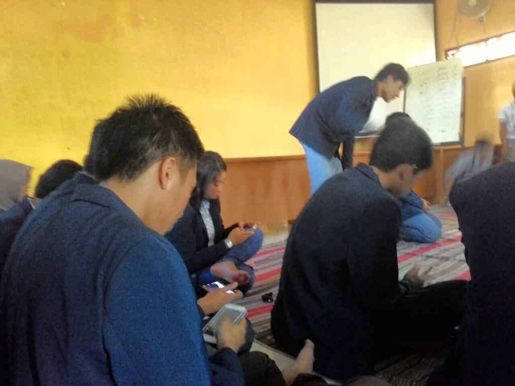 P17LEMUKUTAN's tweet photo. Pengabdian masyarakat day1. yeah! @INSPIRATION_FEB @pion_singkarak @Pioner32FEB http://t.co/WAskNELnfW