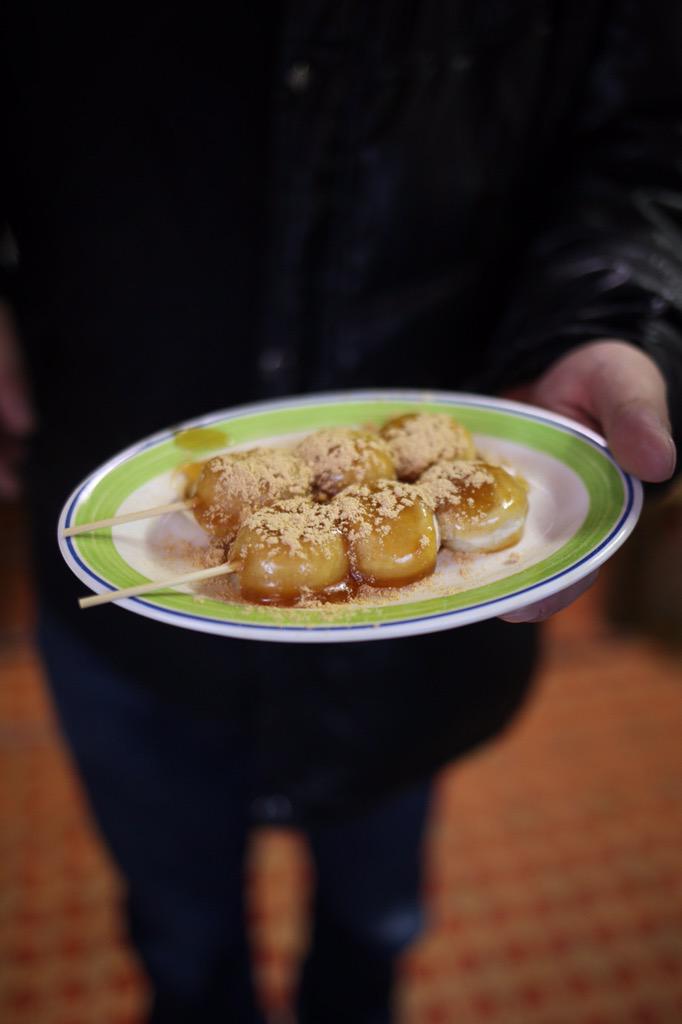 みつだんご」小麦粉だけのとろりとしたみたらし風団子。これとても