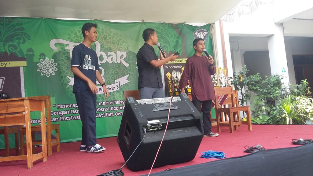 Lagi quis nih di #fesbar3 sambil nunggu ebith tampil! SEMANGAT!!!!