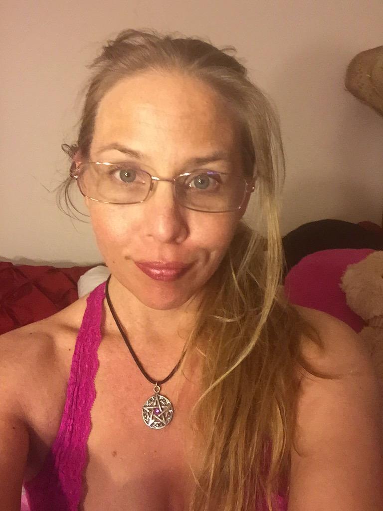 Mi tia Lola me envia sus selfies por whatsap+52