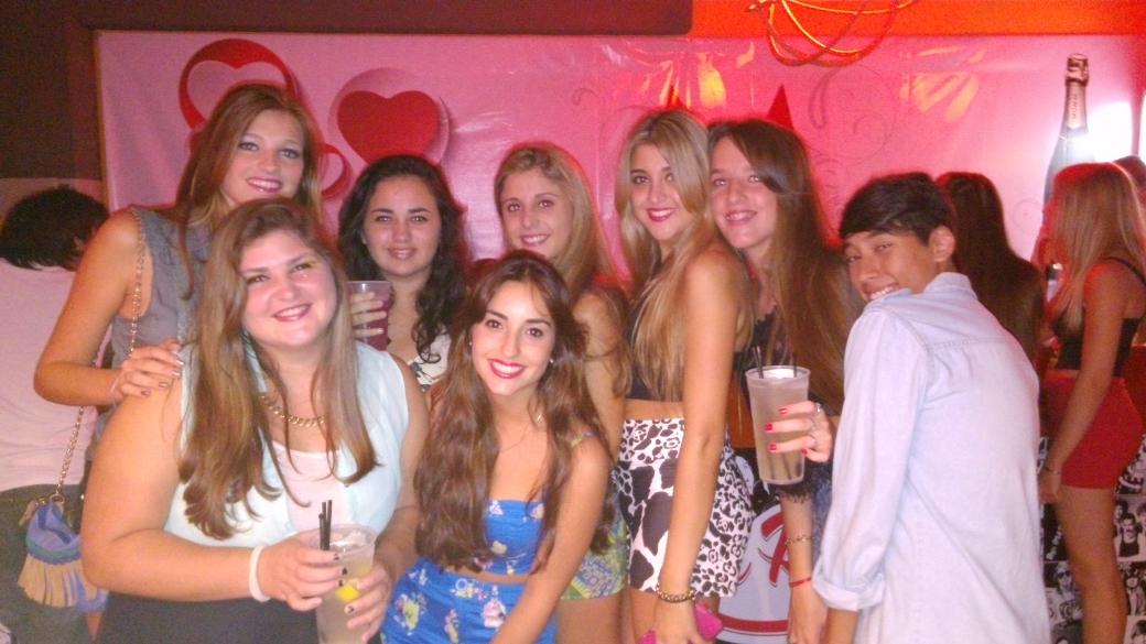 SolPonisio's tweet photo. @paupiccirilli @valen_pasquini @milagros_002  afraaaaahh http://t.co/JbETv7oip7