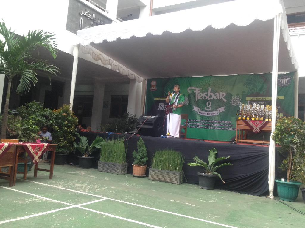 ceramah dari ust.Rifa nih di acara #fesbar3 2015 <a href="/sman6bdg/">SMA Negeri 6 Bandung</a> 
cc : <a href="/ridwankamil/">Ridwan Kamil</a> <a href="/BandungINFO_KU/">BANDUNG INFO</a> <a href="/infobdg/">BANDUNG ᮘᮔ᮪ᮓᮥᮀ</a>
