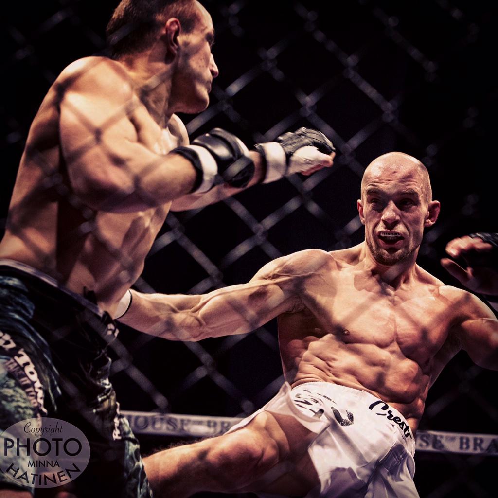 Anton_Kuivanen's tweet photo. Kiitti, magee foto! RT “@minnahatinen: @CAGEMMAFinland @Anton_Kuivanen Kiitos - oli tosi hieno ilta! #cage29 #mma http://t.co/JIqyfnQO7M”