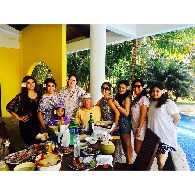 LoveVinaMorales's tweet image. #RandomPlan #puntafuego #closefriends The only thorn among the roses ️ Happy birthday Conny
