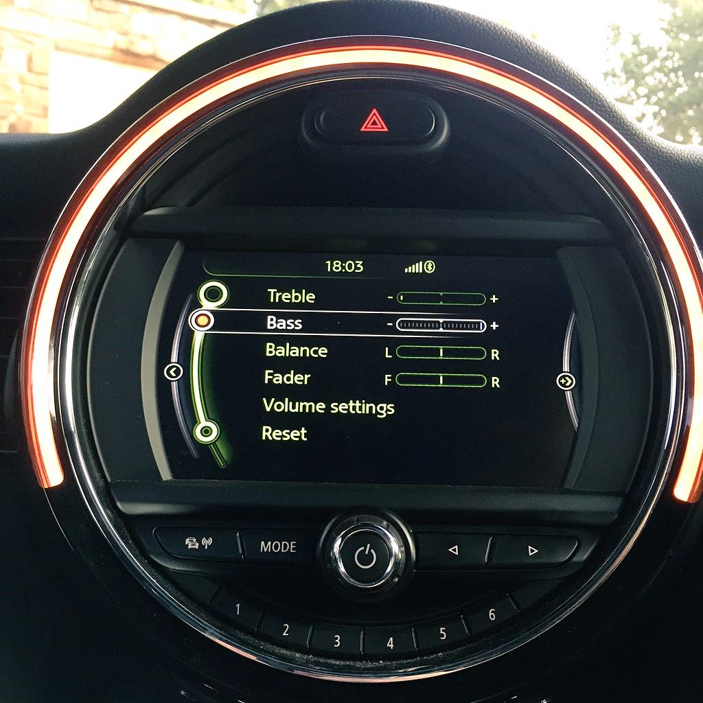 MelroseArchMINI's tweet image. #SpecCheck Did you know, the new #MINI #Cooper is standard with multifunction onboard computer and digital display?