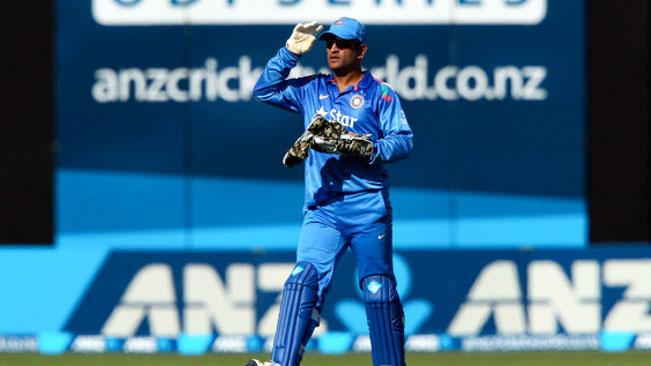 indiafame's tweet photo. 7 Things M.S.Dhoni said from behind the wicket http://t.co/tsYexzygPR #IndvsSA #dhoni #NZvENG  #WIvsPAK http://t.co/qgKoF82qjy
