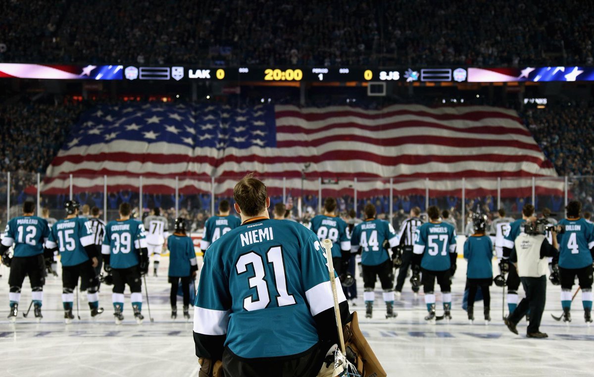 If this doesn't give you the chills... #StadiumSeries