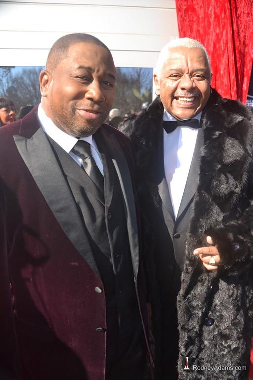 BarKays's tweet photo. You looked wonderful on the red carpet @LeelaJames. We were a bit cold!See it all tonight @tvonetv @TrumpetAwardsPR http://t.co/DIvtRlTzWG