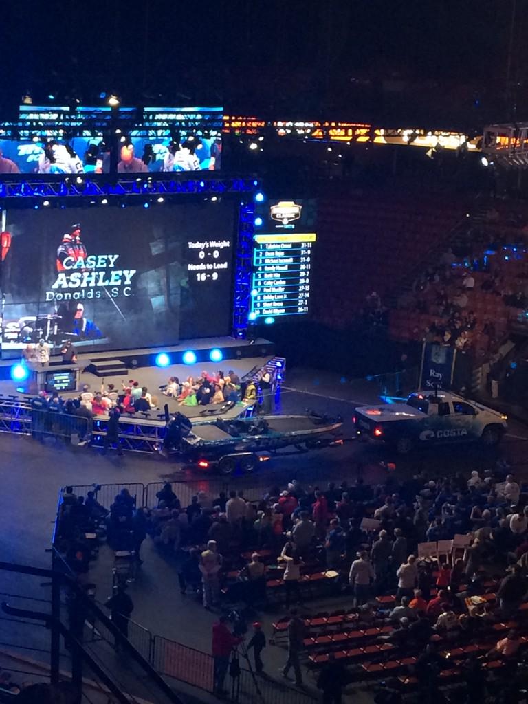 simmsfishing's tweet photo. Simms Pro, Casey Ashley heads to Championship Sunday! #simmsbass #bassmasterclassic http://t.co/6pi6rpZtVP