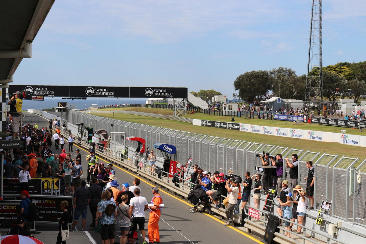 WorldSBK's tweet photo. #AussieWorldSBK Pit-walk now over - Race 1 starting in less than 30 mins (12pm local time) @PICircuit #BringIt http://t.co/ghvVr0dYmZ